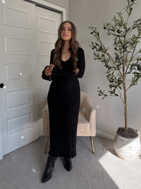 Valerie Ribbed Knit Long Sleeve Maxi Dress (Black)