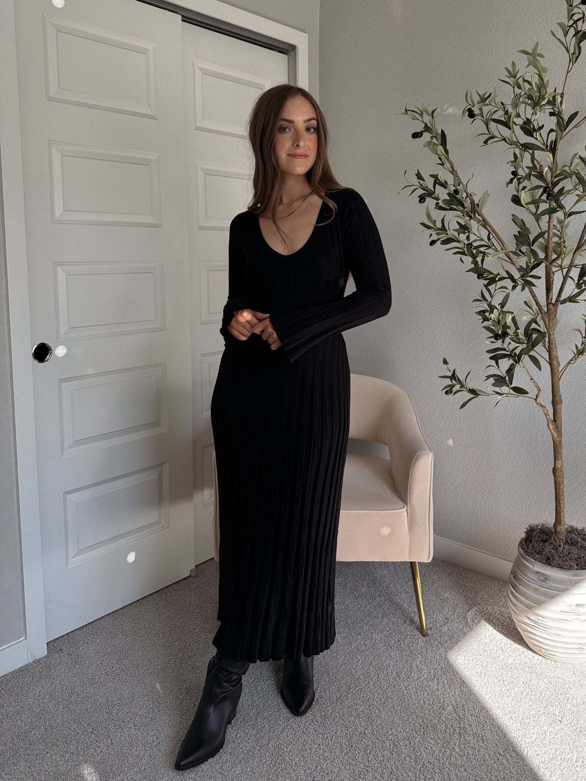 Valerie Ribbed Knit Long Sleeve Maxi Dress (Black)