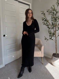 Valerie Ribbed Knit Long Sleeve Maxi Dress (Black)