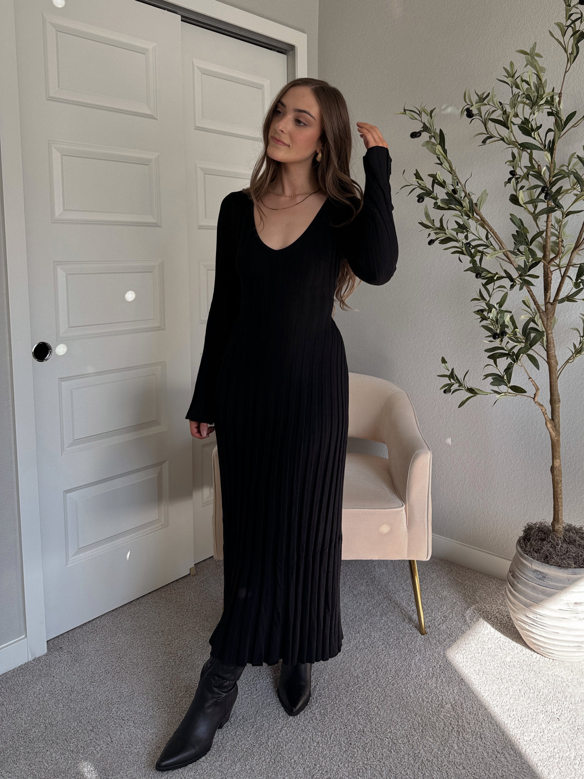 Valerie Ribbed Knit Long Sleeve Maxi Dress (Black)