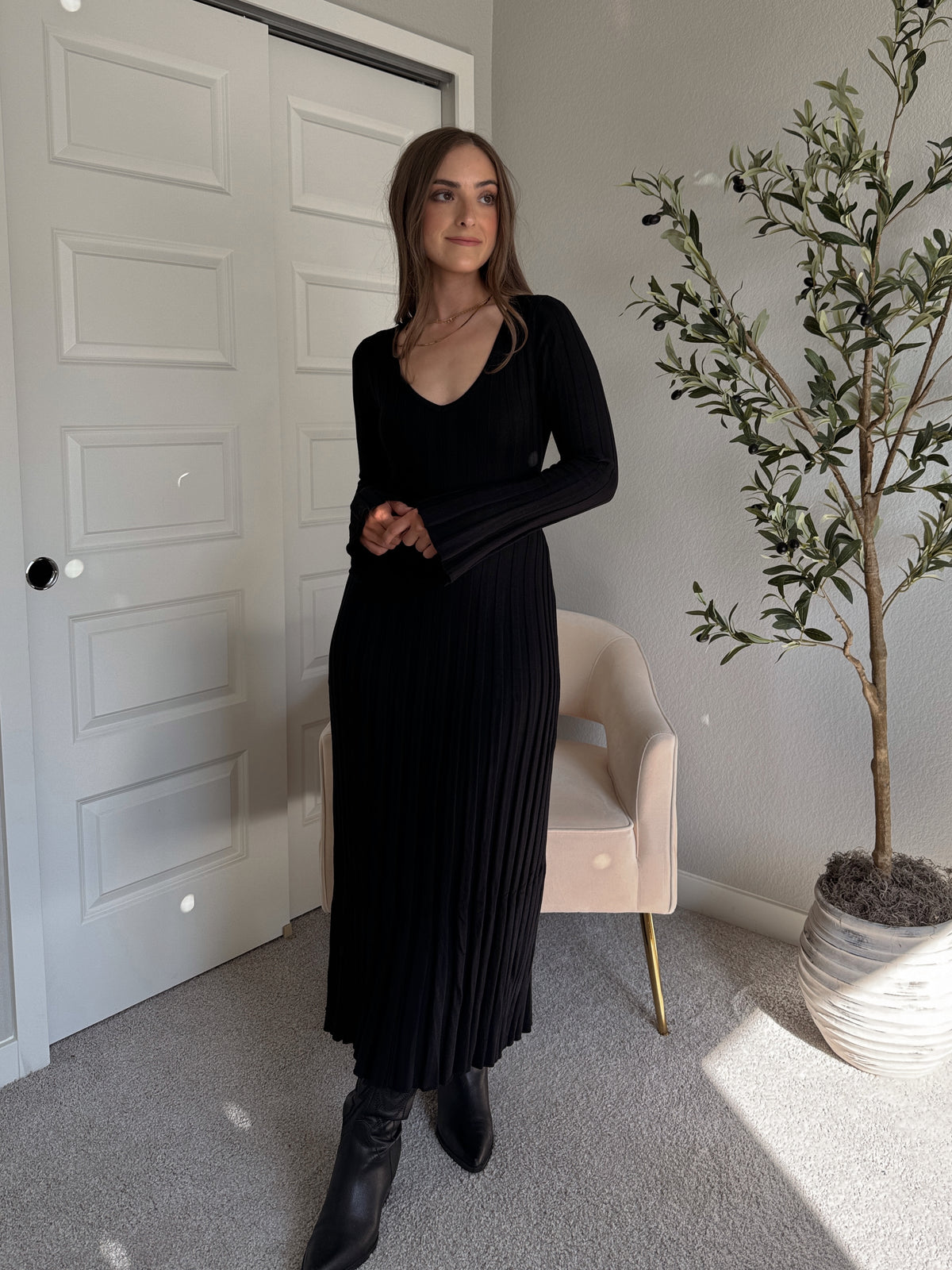 Valerie Ribbed Knit Long Sleeve Maxi Dress (Black)