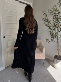 Valerie Ribbed Knit Long Sleeve Maxi Dress (Black)