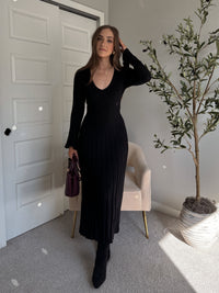 Valerie Ribbed Knit Long Sleeve Maxi Dress (Black)
