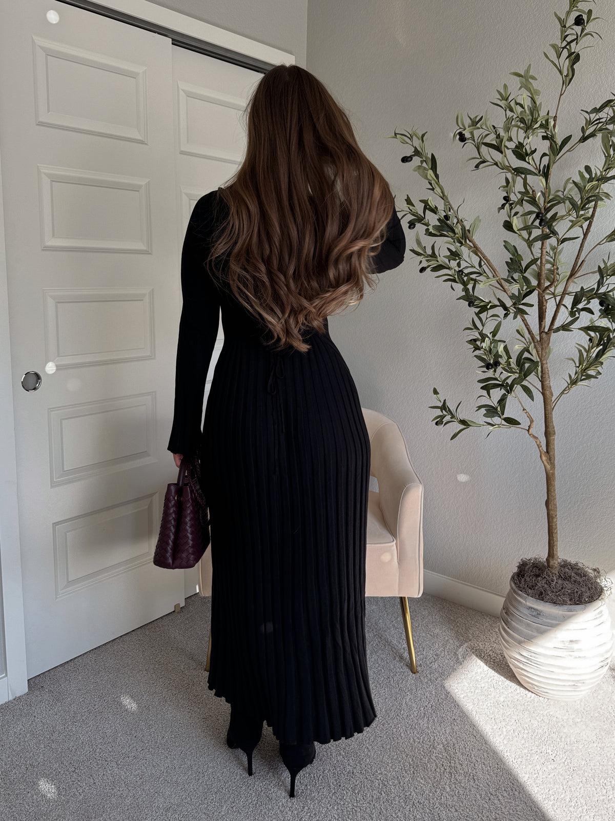 Valerie Ribbed Knit Long Sleeve Maxi Dress (Black)