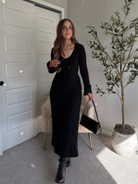 Valerie Ribbed Knit Long Sleeve Maxi Dress (Black)