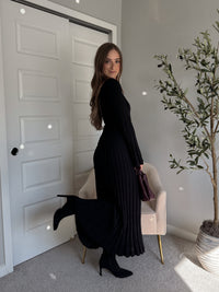 Valerie Ribbed Knit Long Sleeve Maxi Dress (Black)