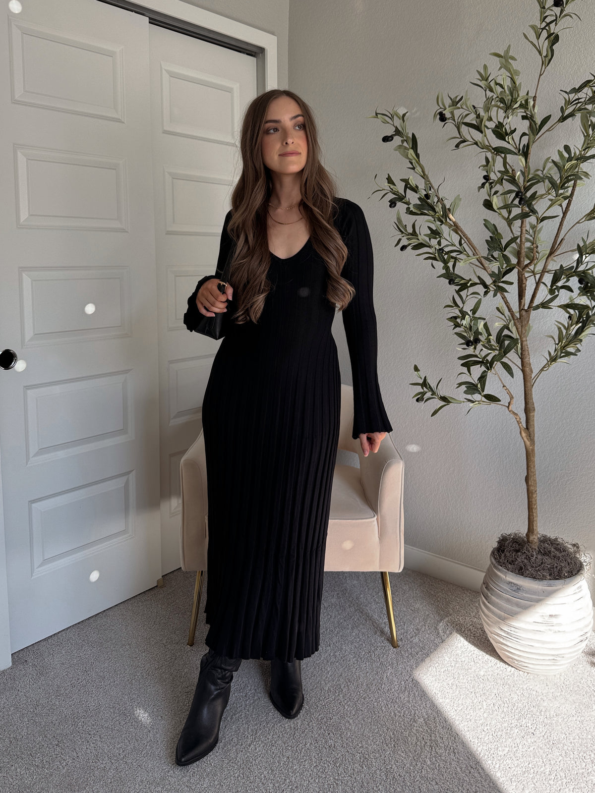 Valerie Ribbed Knit Long Sleeve Maxi Dress (Black)