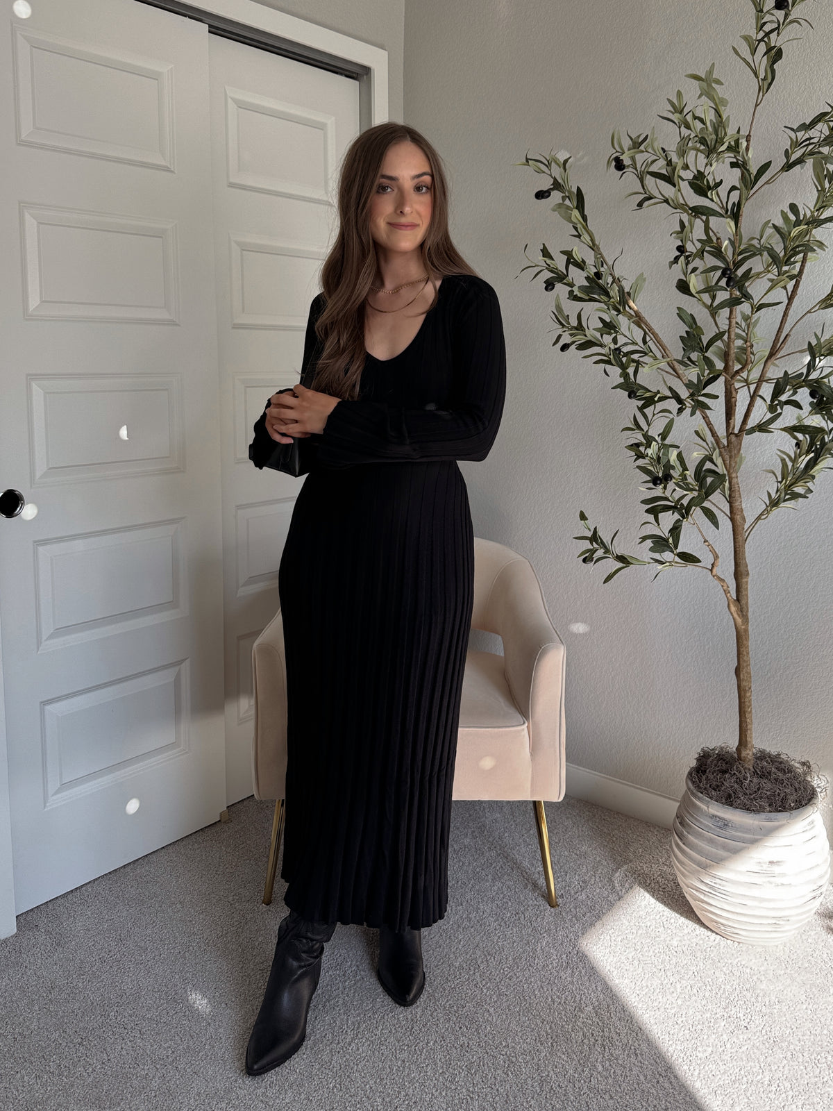 Valerie Ribbed Knit Long Sleeve Maxi Dress (Black)
