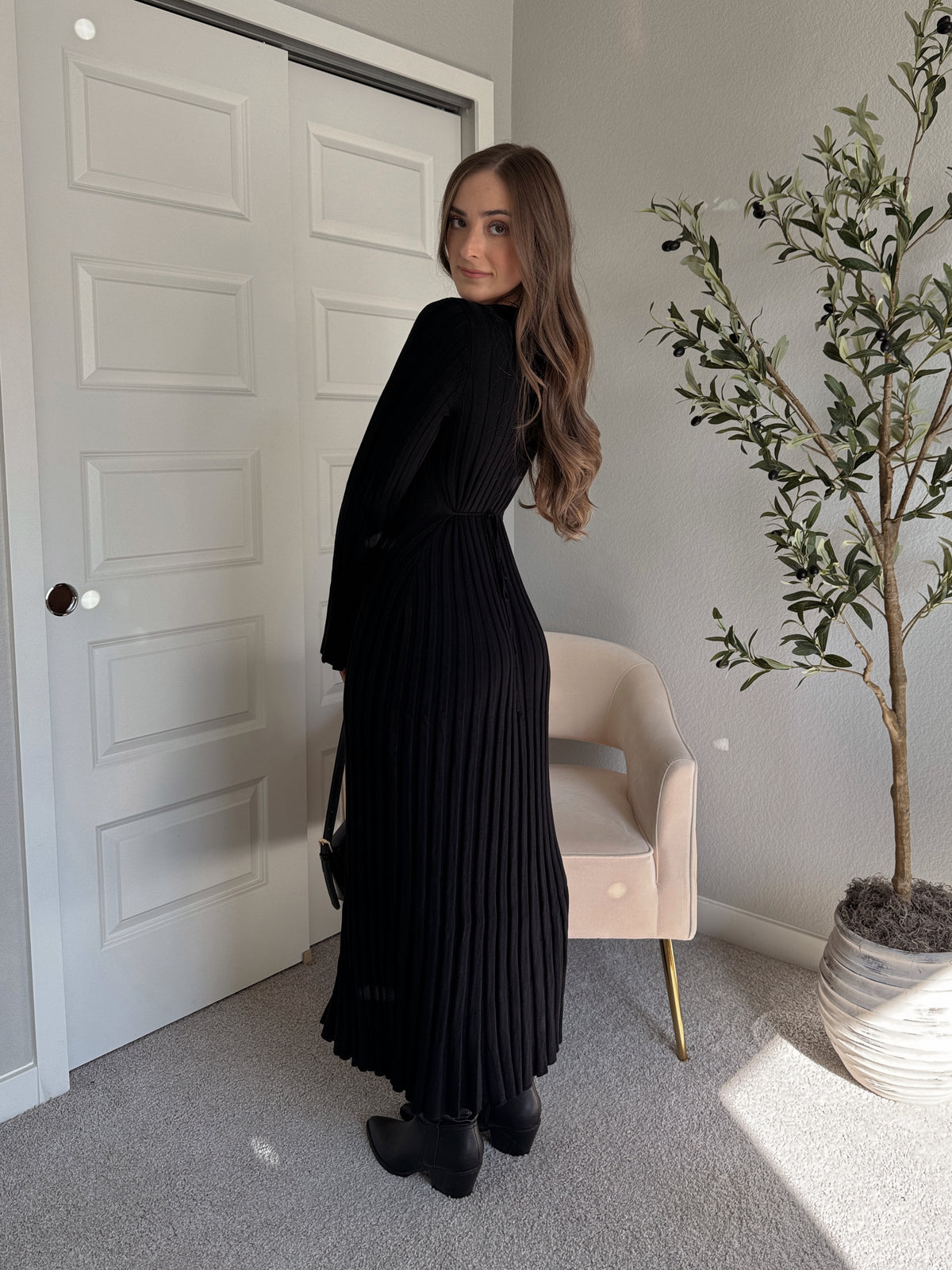 Valerie Ribbed Knit Long Sleeve Maxi Dress (Black)
