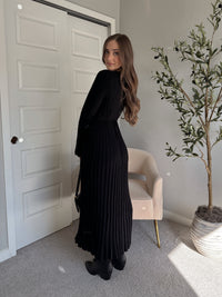 Valerie Ribbed Knit Long Sleeve Maxi Dress (Black)