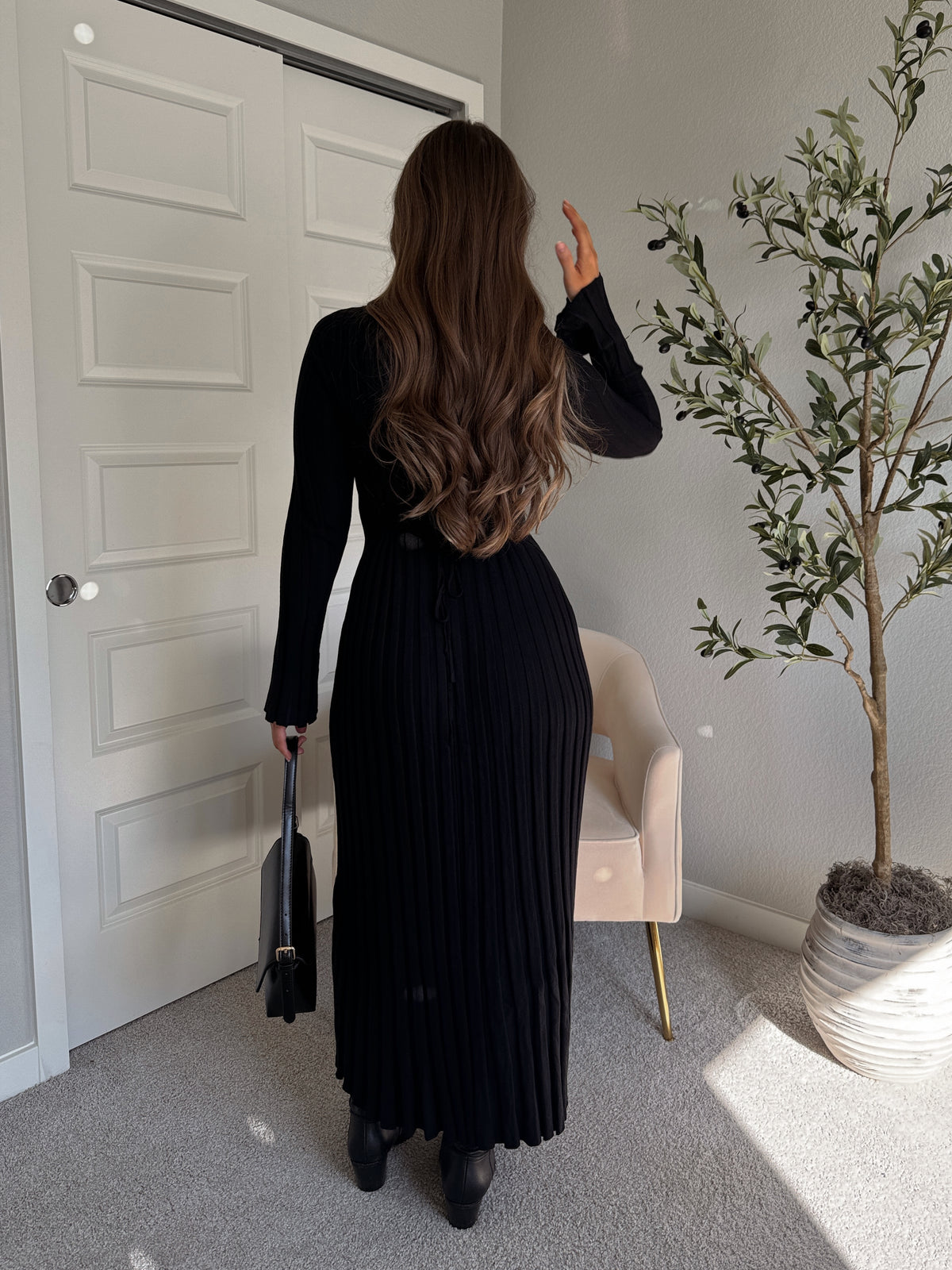 Valerie Ribbed Knit Long Sleeve Maxi Dress (Black)