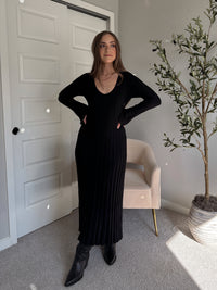Valerie Ribbed Knit Long Sleeve Maxi Dress (Black)
