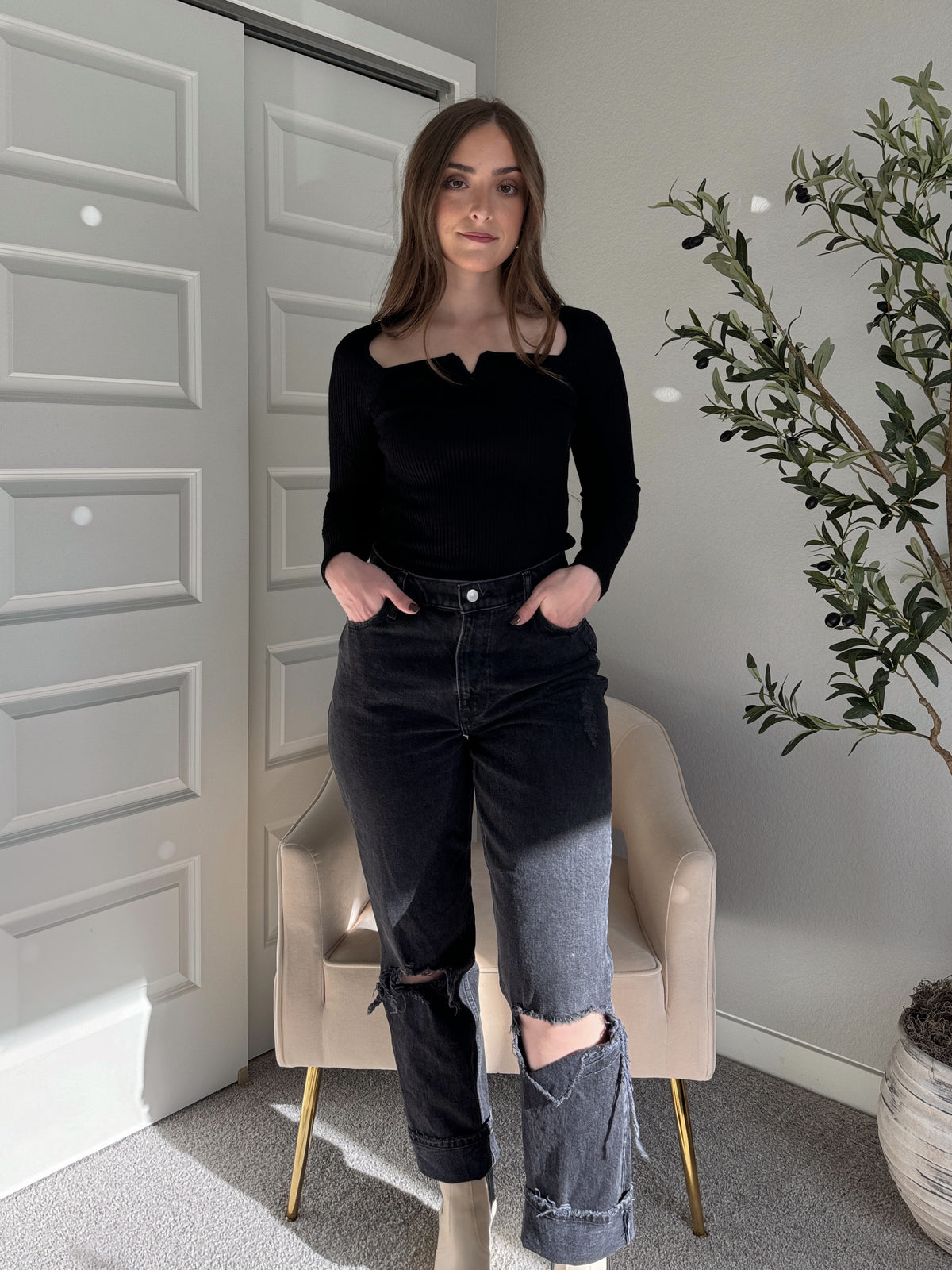 Aubrey Ribbed Knit Notched V-Neck Knit Top (Black)
