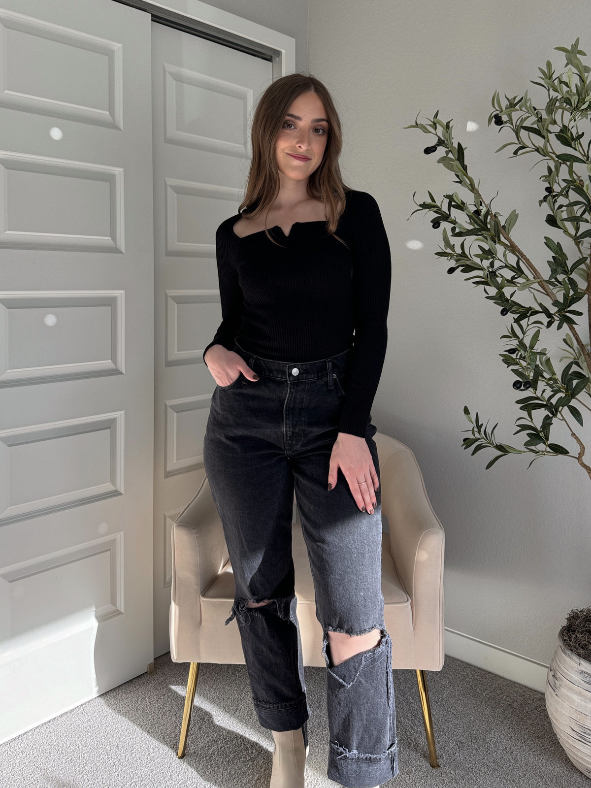 Aubrey Ribbed Knit Notched V-Neck Knit Top (Black)