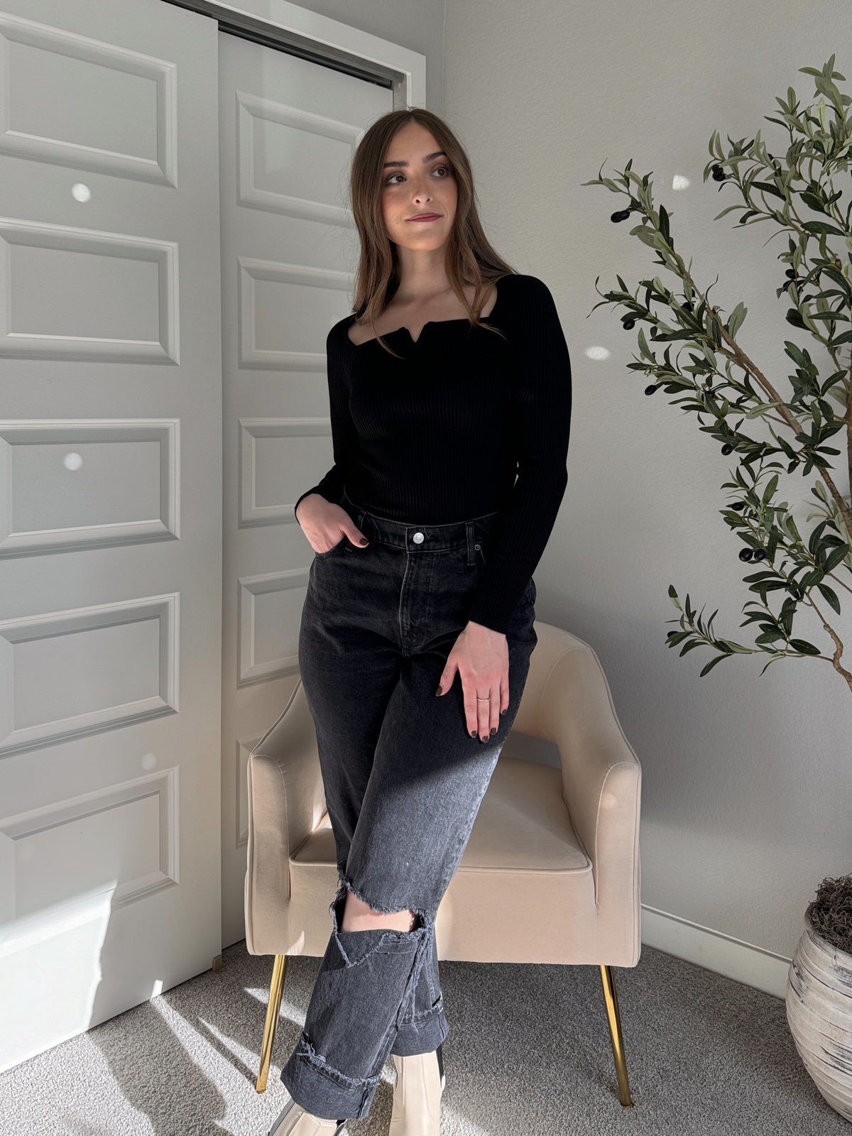 Aubrey Ribbed Knit Notched V-Neck Knit Top (Black)