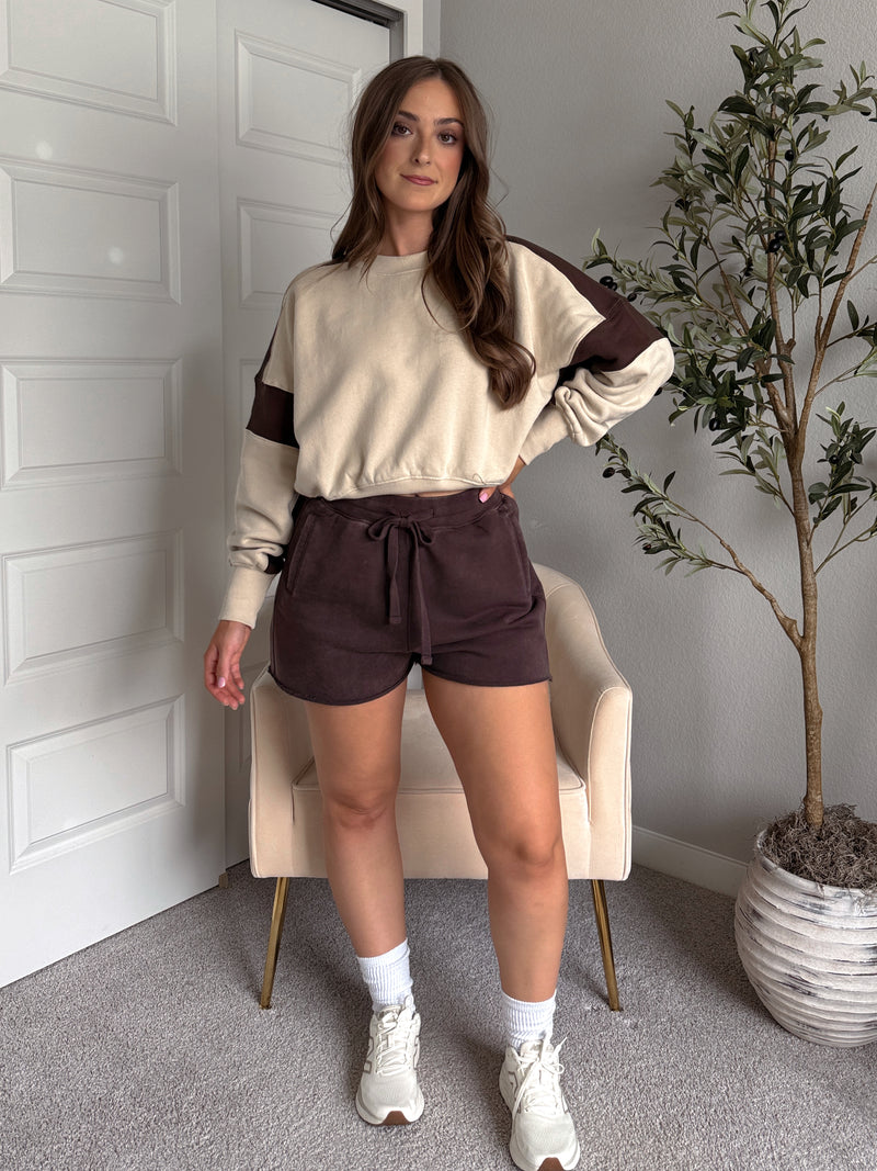 Bennett Contrast Cropped Sweatshirt (Bone/Espresso)