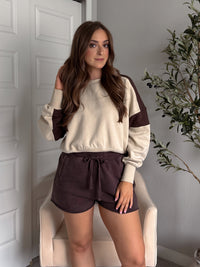 Bennett Contrast Cropped Sweatshirt (Bone/Espresso)