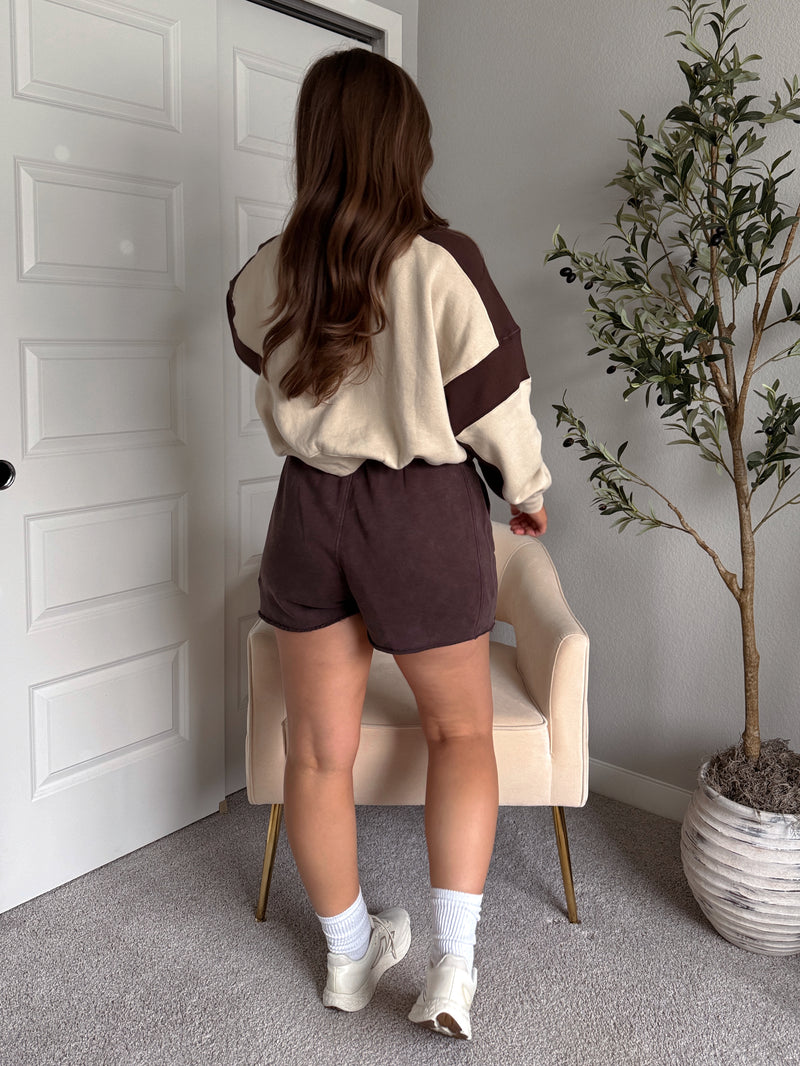Bennett Contrast Cropped Sweatshirt (Bone/Espresso)