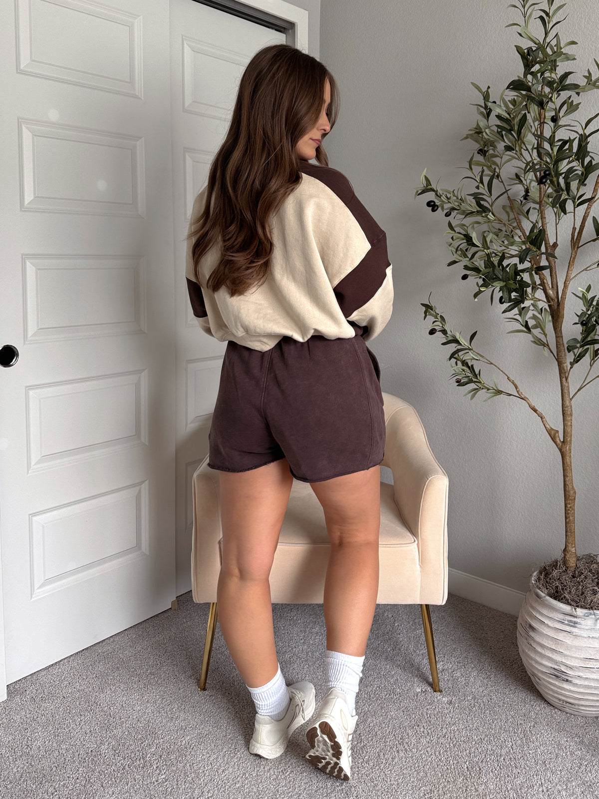 Bennett Contrast Cropped Sweatshirt (Bone/Espresso)
