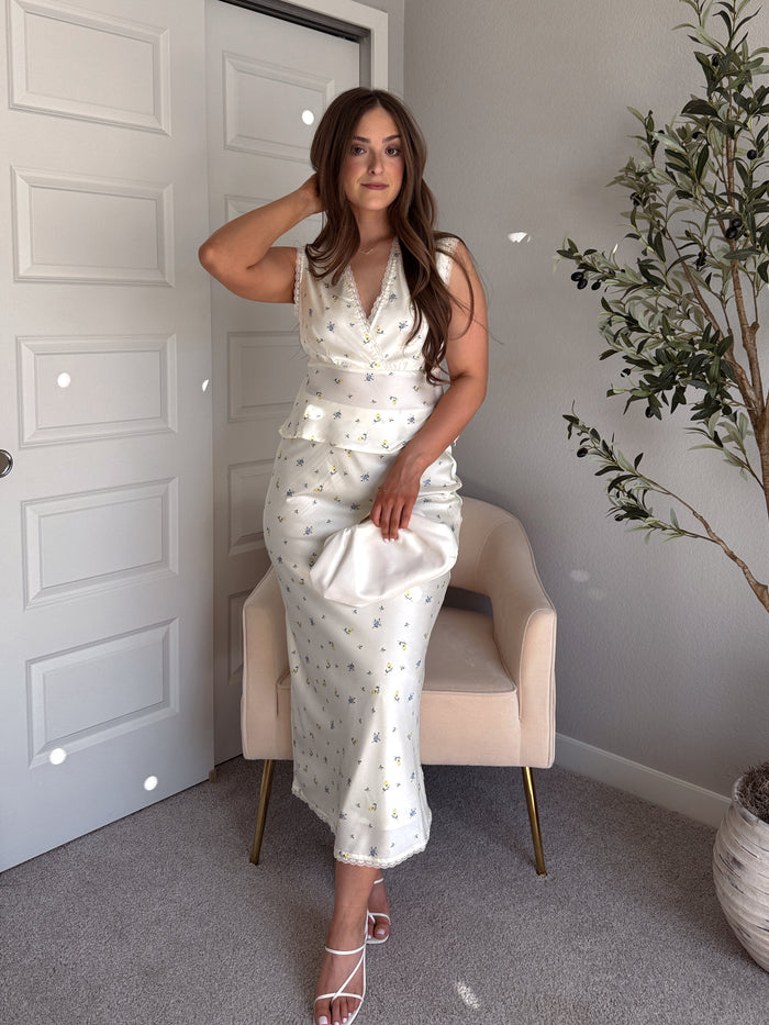 Buttercup Floral Lace Trim Surplice Peplum Top (Pale Butter Yellow)