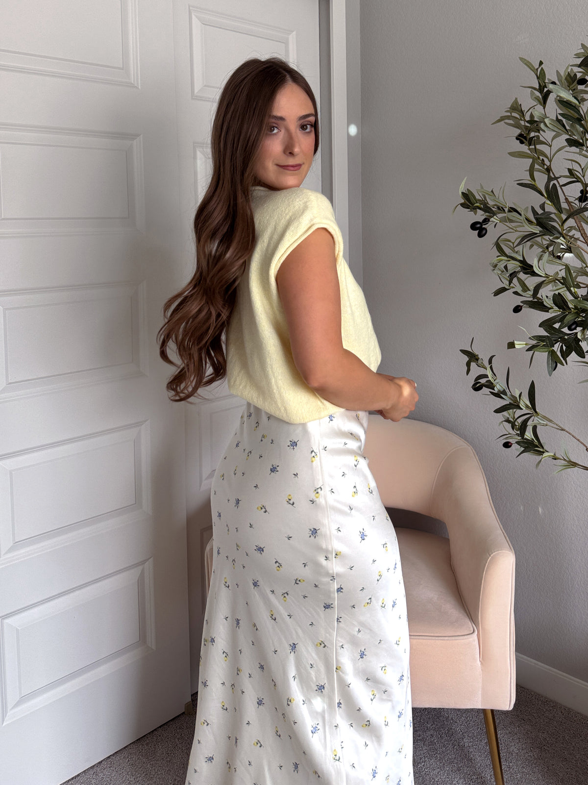 Daisy Lightweight Knit Sleeveless Cardigan (Butter Yellow)