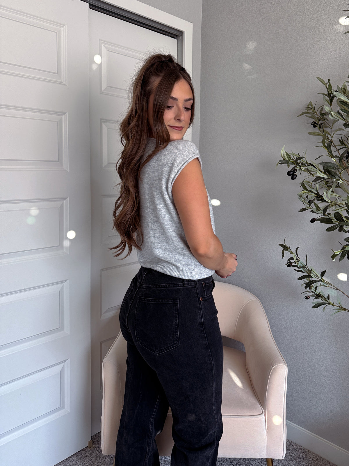 Daisy Lightweight Knit Sleeveless Cardigan (Heather Gray)