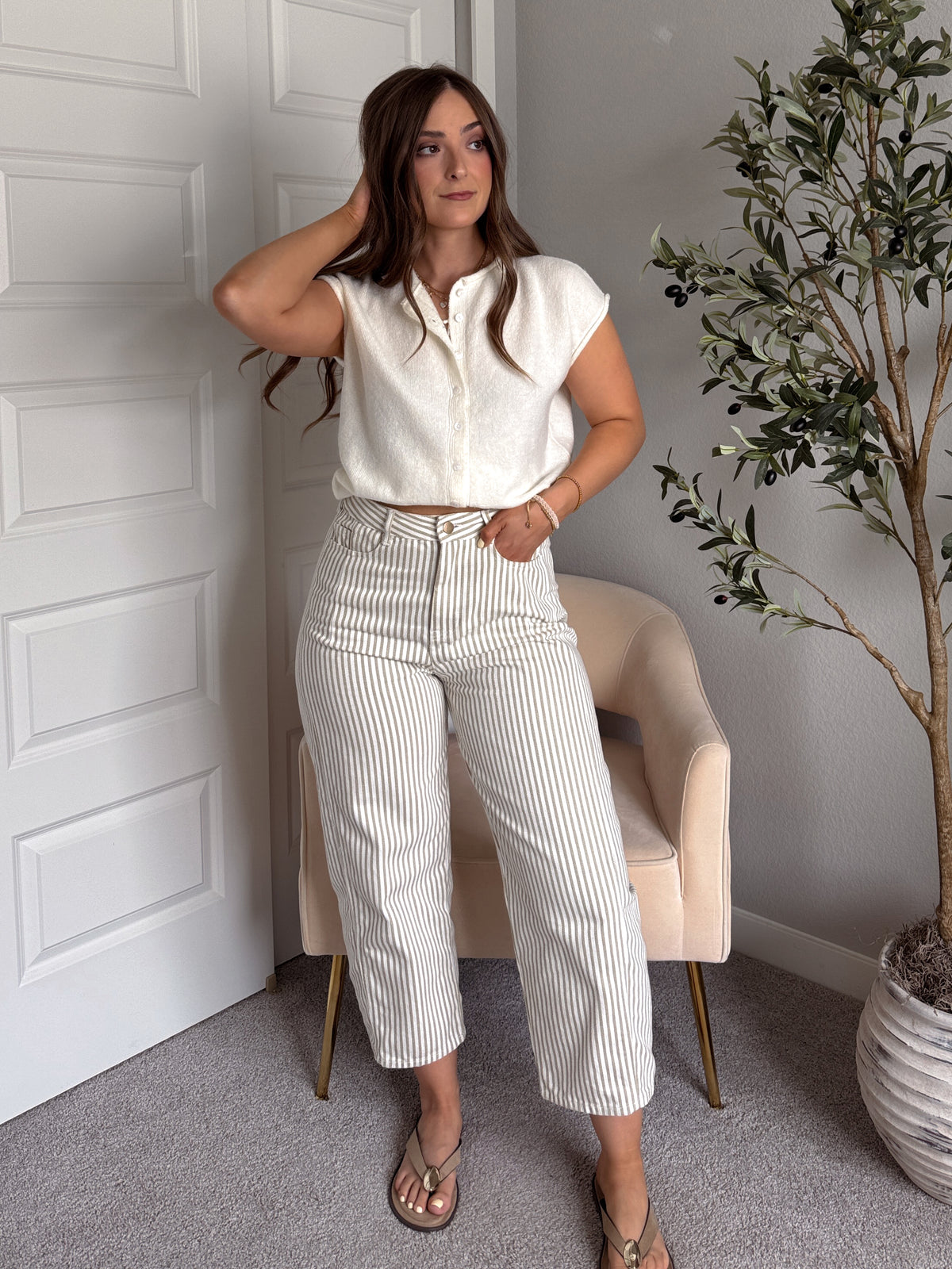 Daisy Lightweight Knit Sleeveless Cardigan (Ivory)