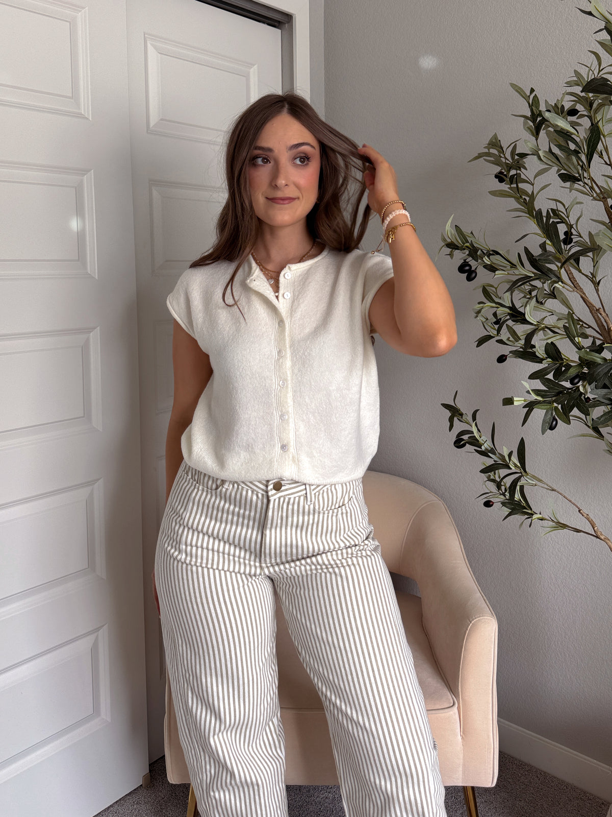 Daisy Lightweight Knit Sleeveless Cardigan (Ivory)