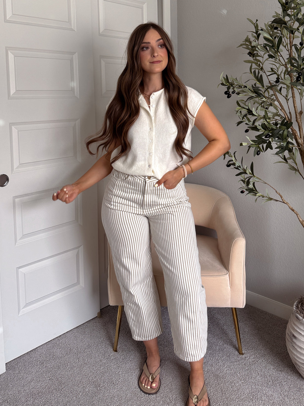 Daisy Lightweight Knit Sleeveless Cardigan (Ivory)