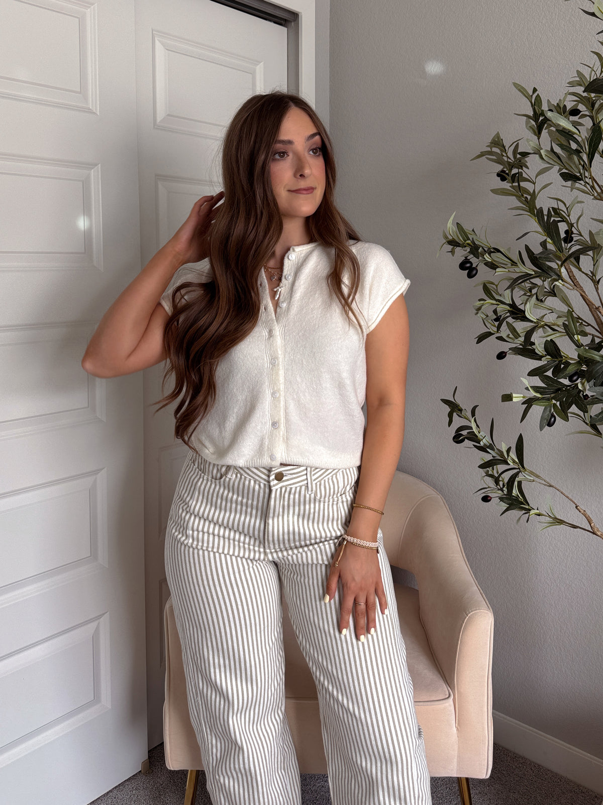 Daisy Lightweight Knit Sleeveless Cardigan (Ivory)