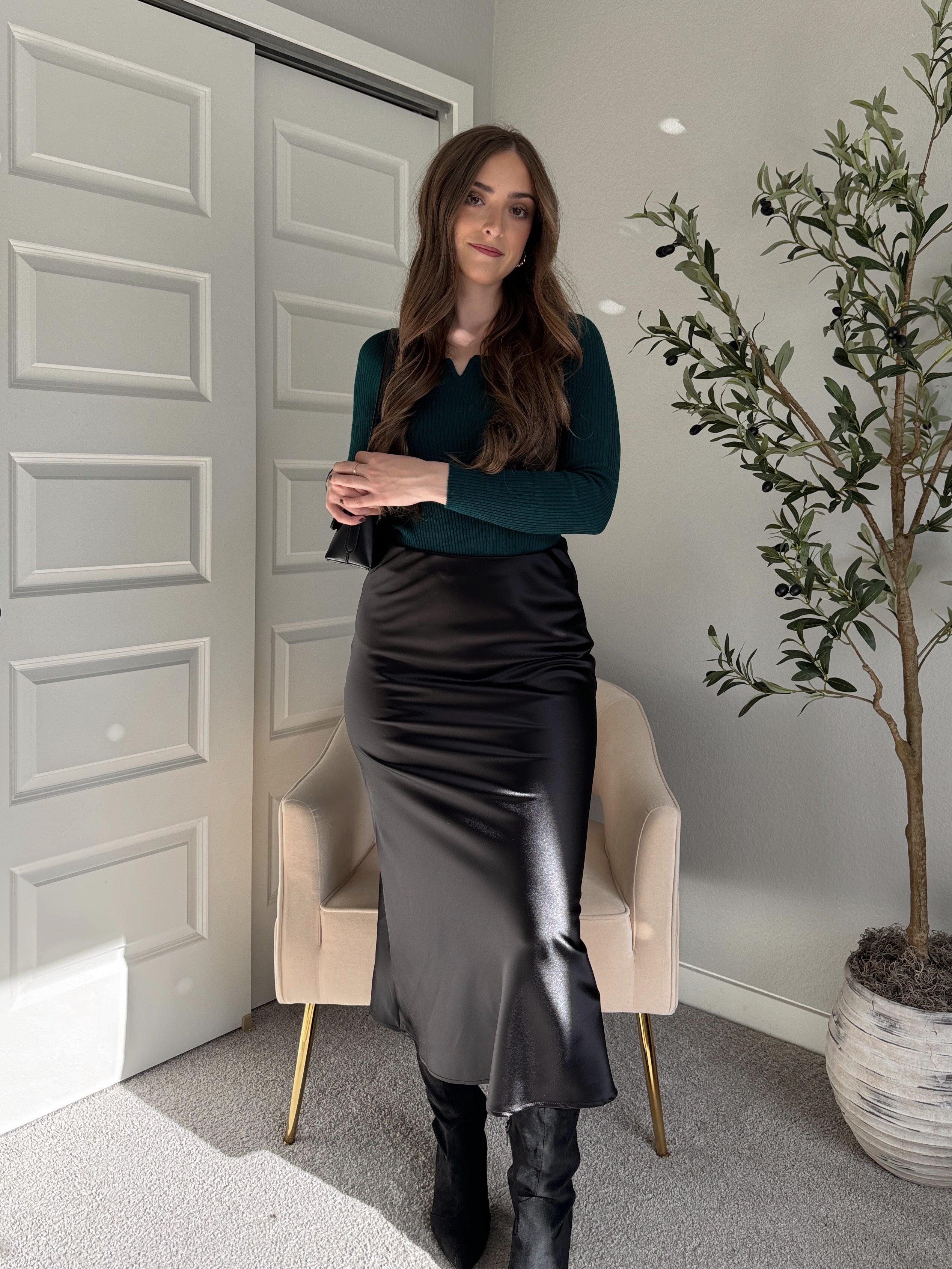 Elara Satin Midi Slip Skirt (Black) – La Belle Boutique