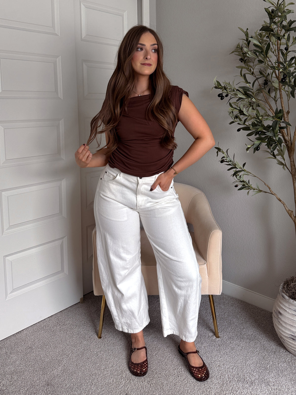 Frankie Mid Rise Cotton Barrel Pants (White)