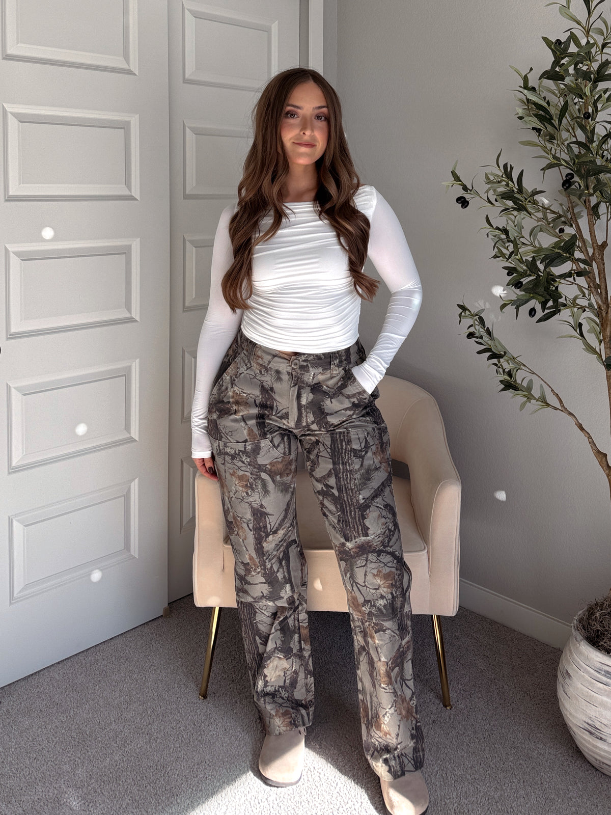 Isla Lightweight Boat Neck Long Sleeve Ruched Top (White)