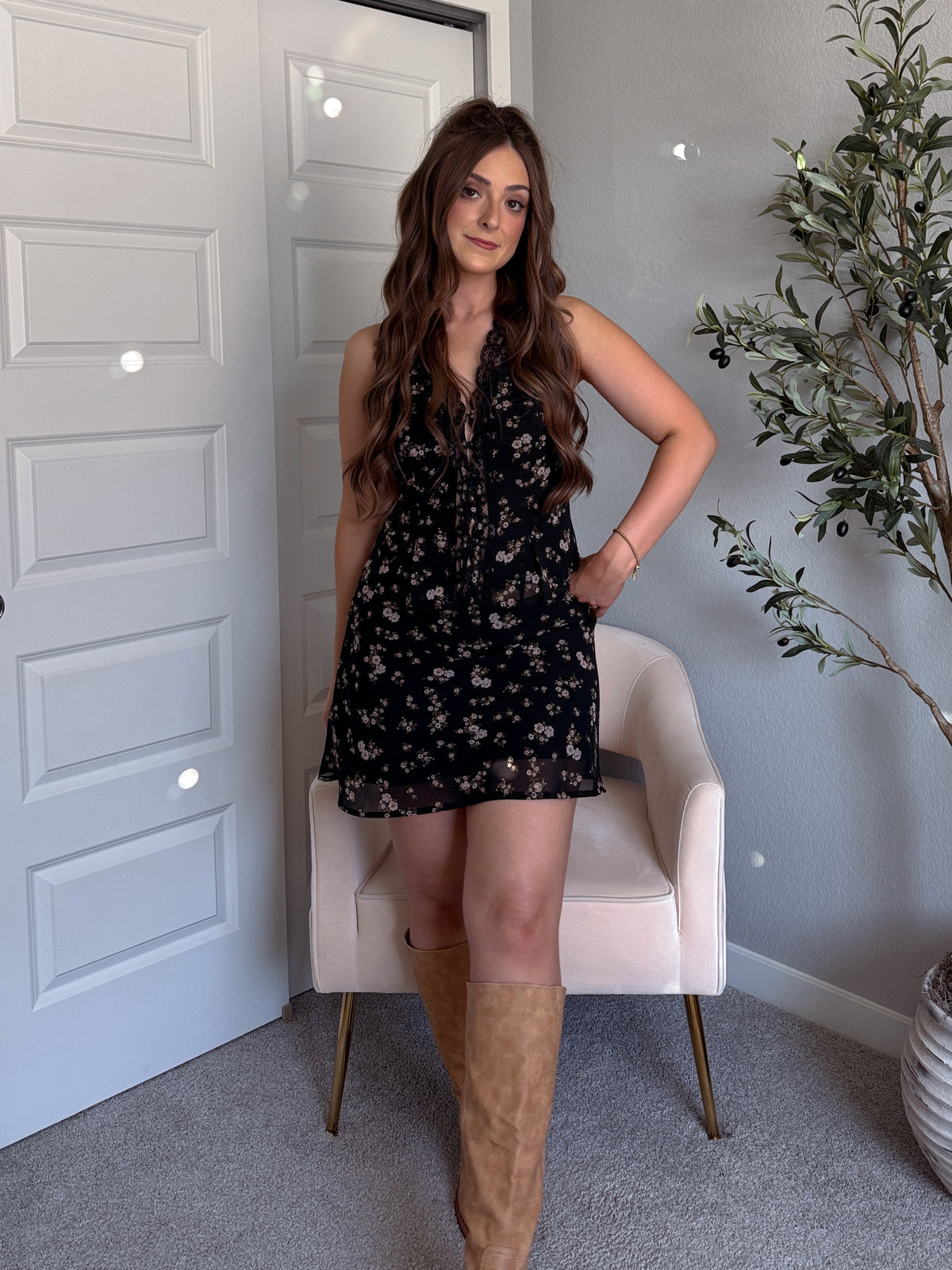 Lea Floral Button Down Lace Trim Peplum Top (Black)