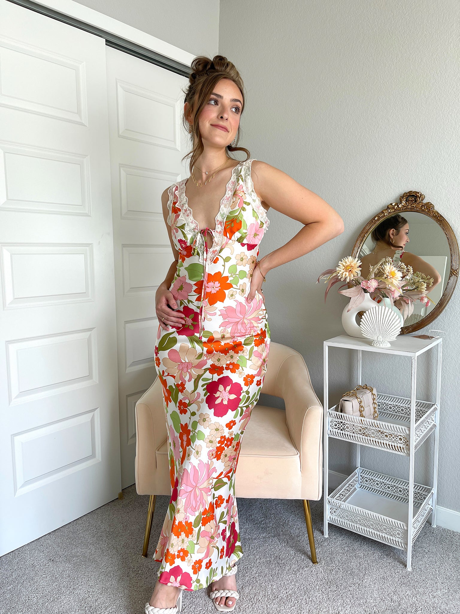 ★LOW CLASSIC★ SILKY FLORAL LAYERED DRESSOFF WHITE Poppy Floral Sleeveless Satin Maxi Dress (Off White) – La