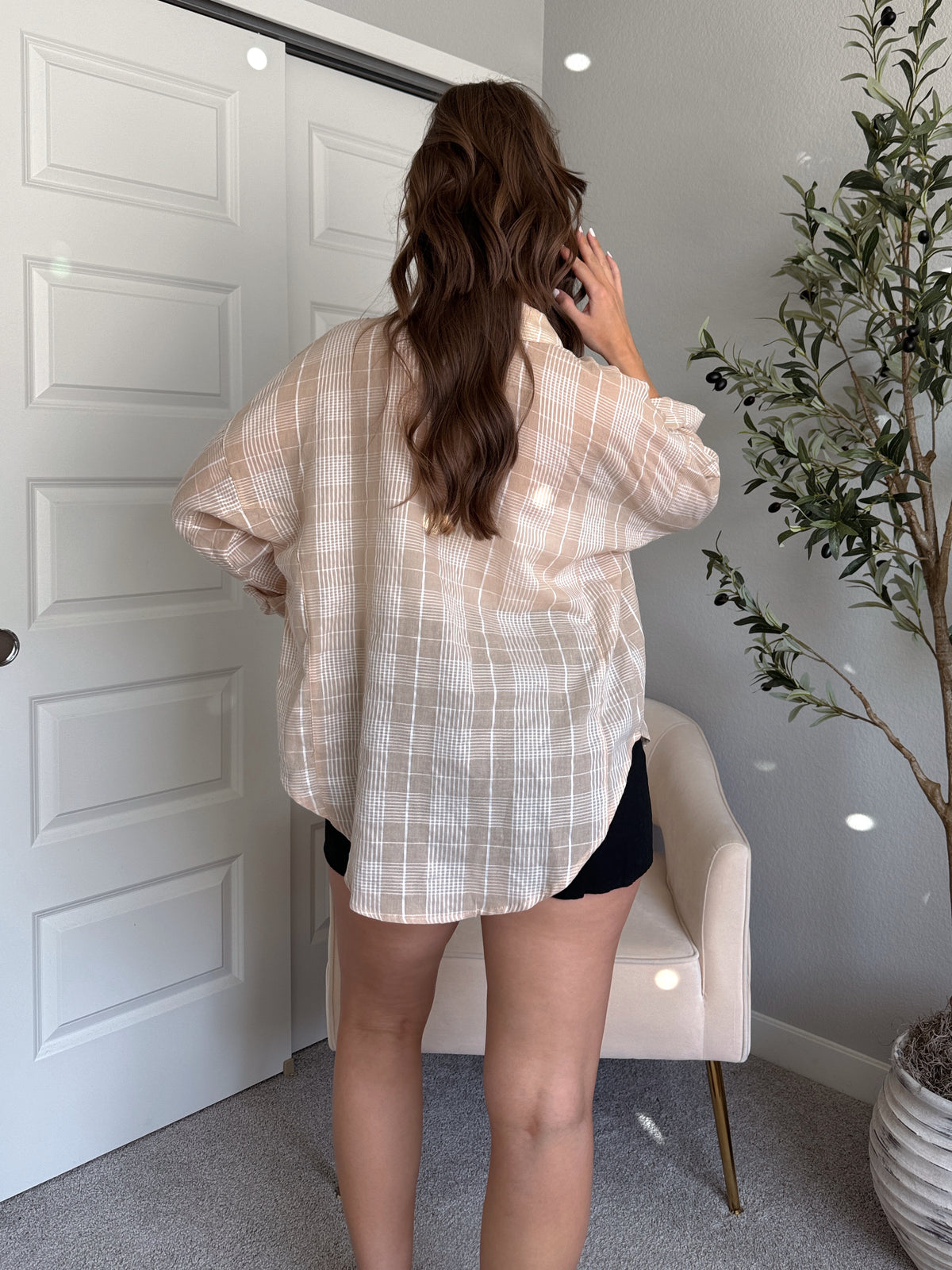 Savannah Plaid Oversized Button Down Shirt (Light Taupe)