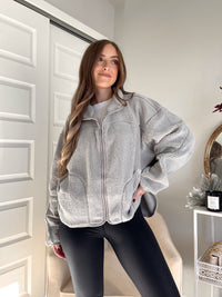 Saylor Oversized Front Zip Sherpa Jacket (Gray)