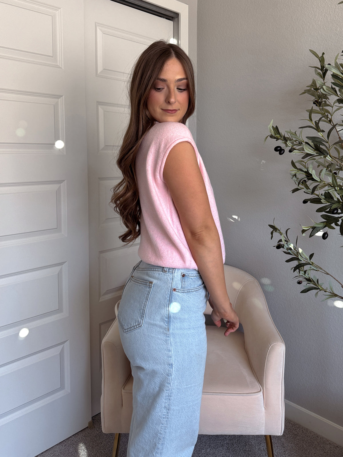 Daisy Lightweight Knit Sleeveless Cardigan (Light Pink)