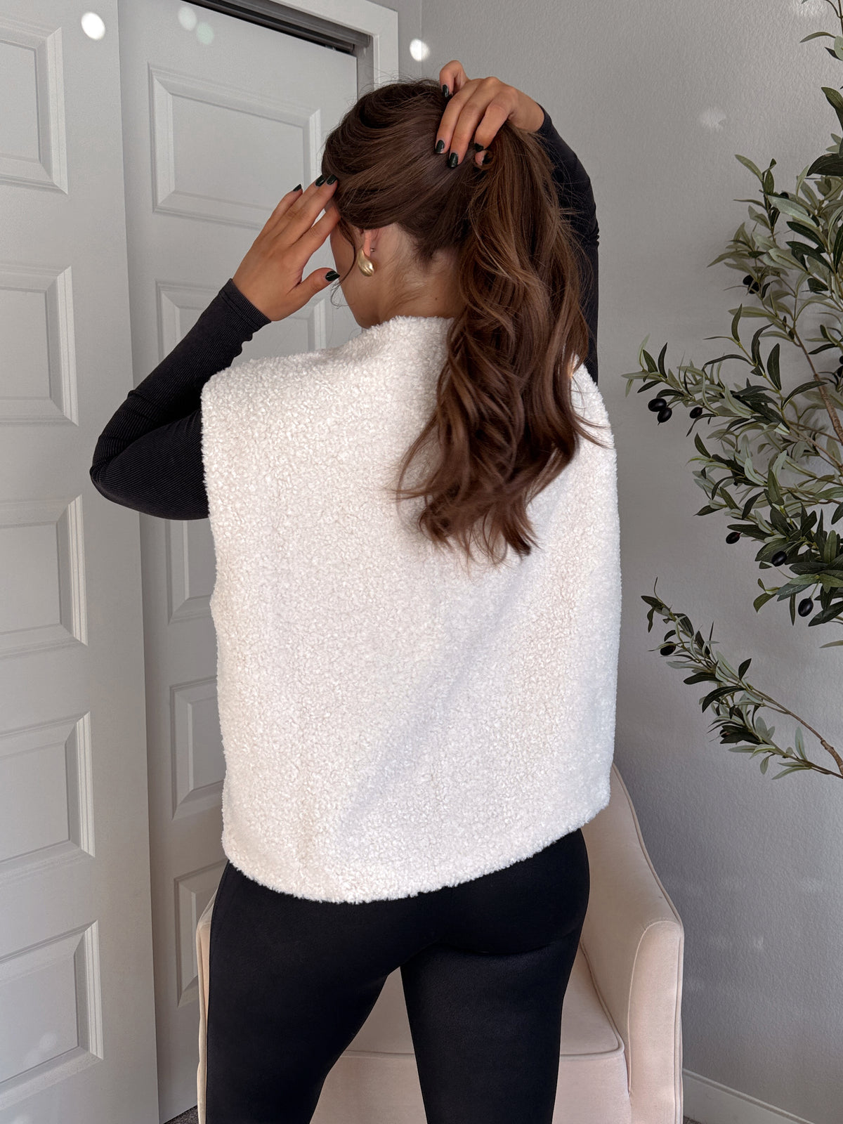 Winterscape Oversized Toggle Sherpa Vest (Cream)