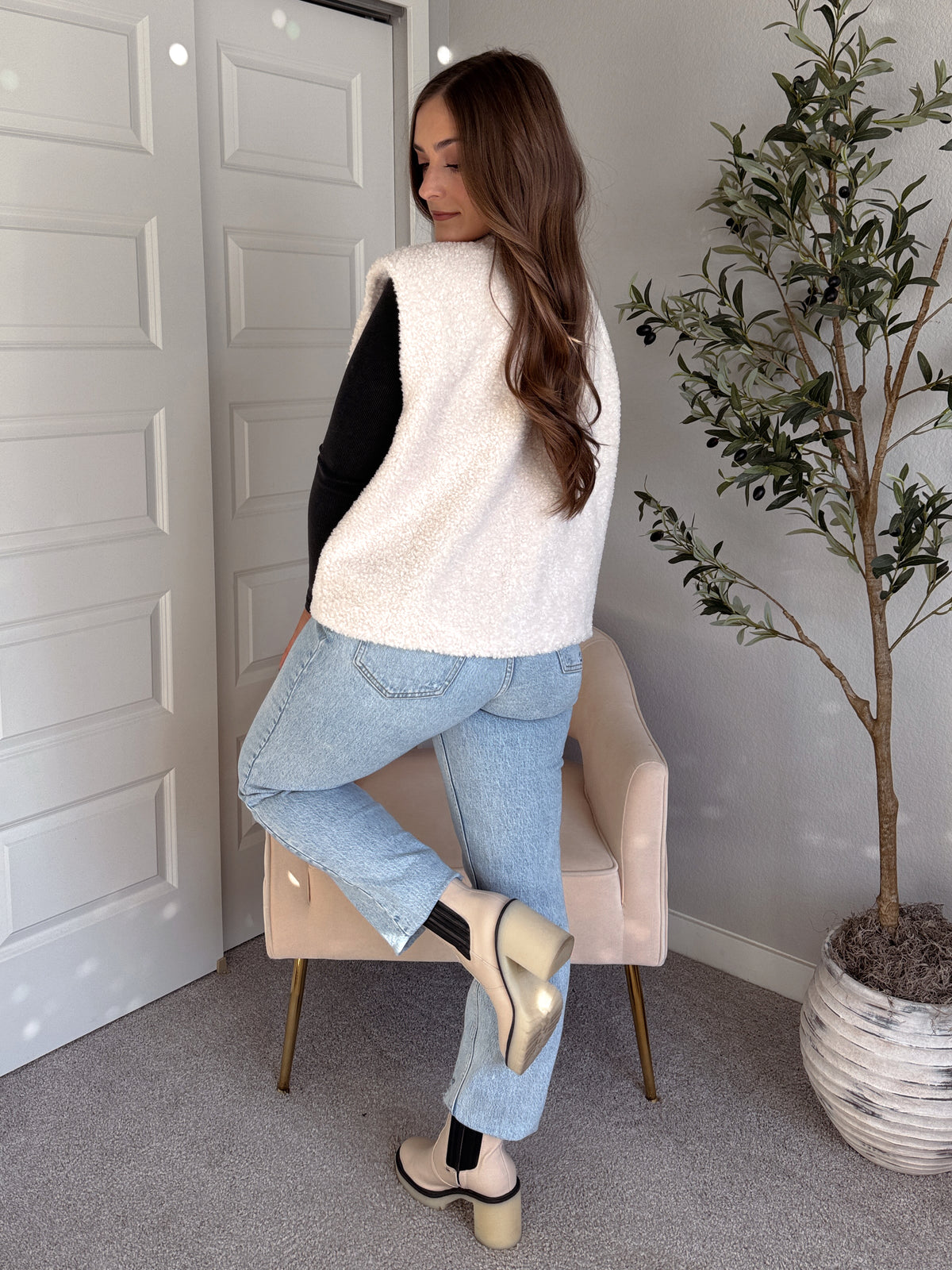 Winterscape Oversized Toggle Sherpa Vest (Cream)