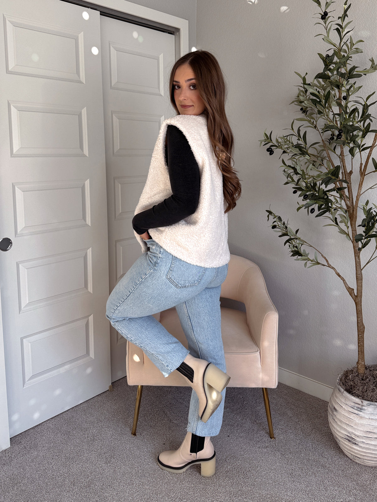 Winterscape Oversized Toggle Sherpa Vest (Cream)