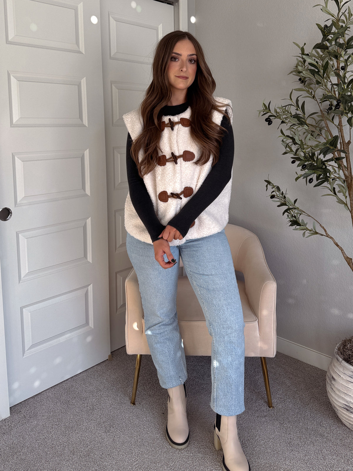 Winterscape Oversized Toggle Sherpa Vest (Cream)