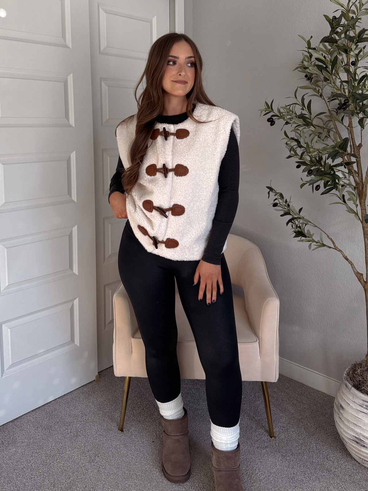 Winterscape Oversized Toggle Sherpa Vest (Cream)