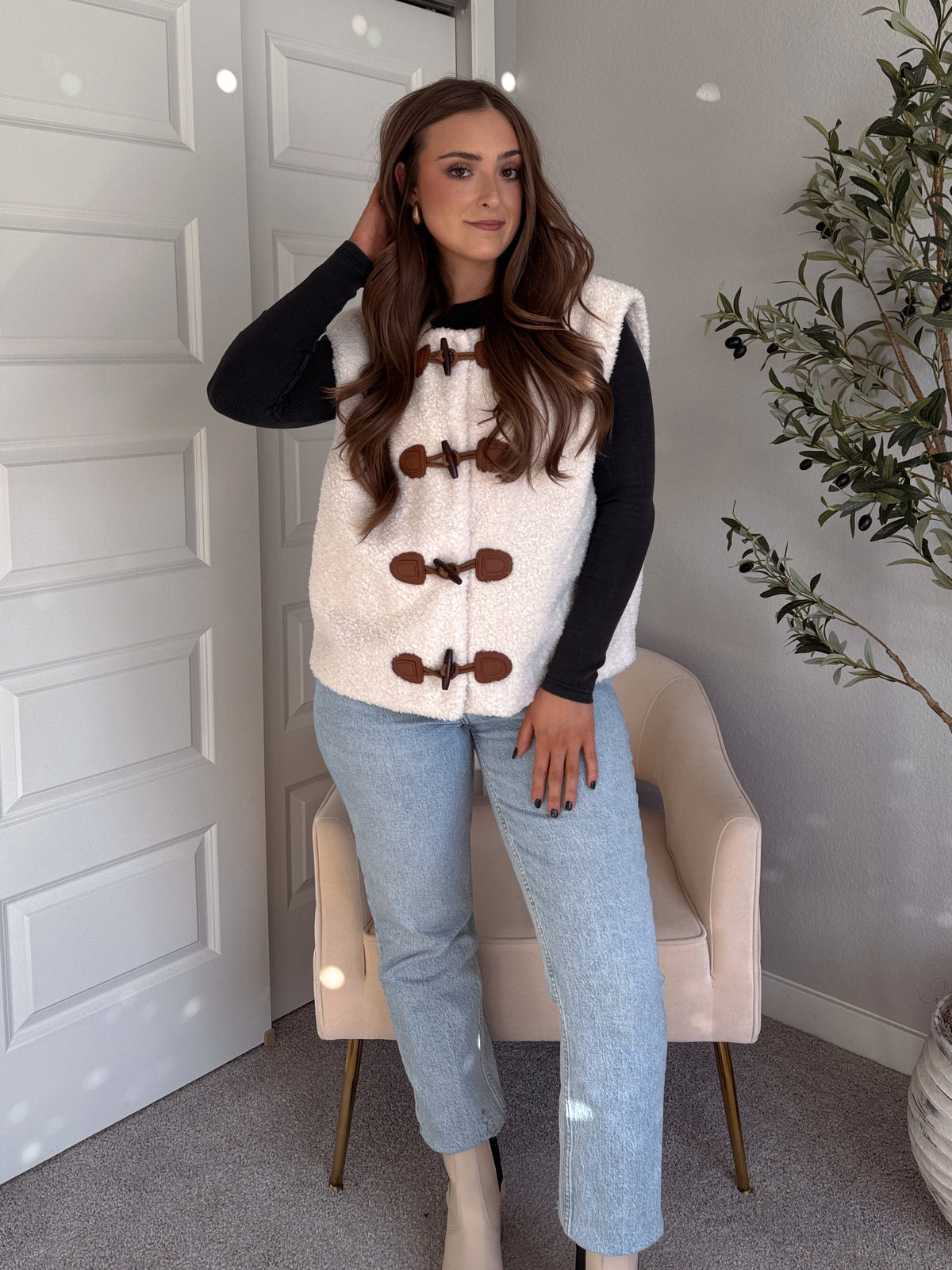 Winterscape Oversized Toggle Sherpa Vest (Cream)