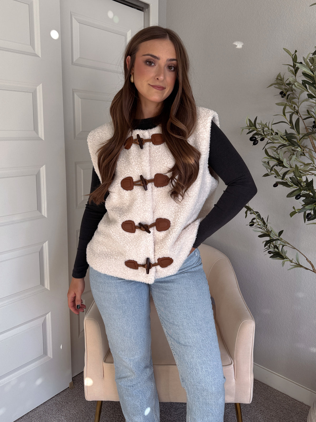 Winterscape Oversized Toggle Sherpa Vest (Cream)