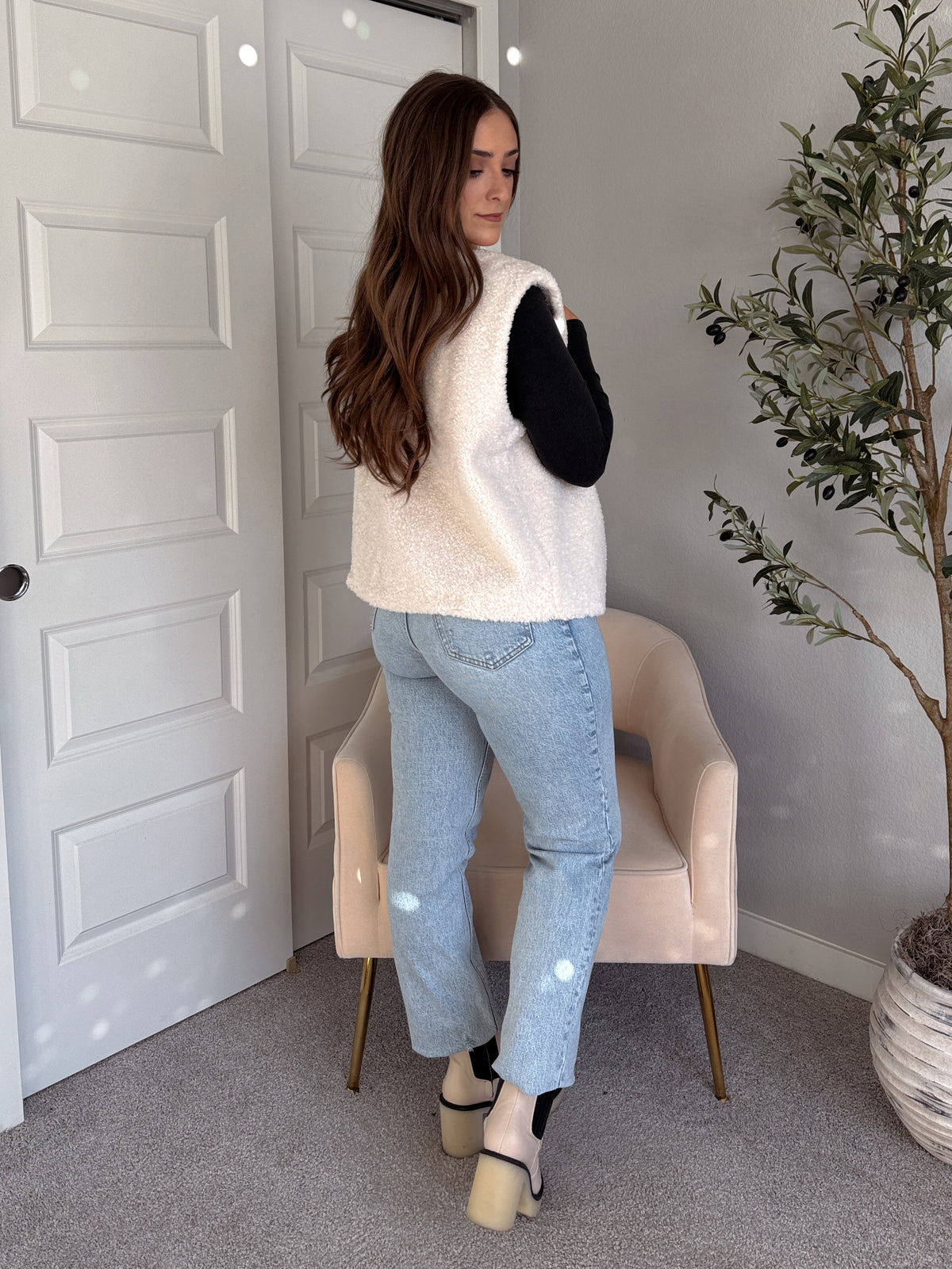 Winterscape Oversized Toggle Sherpa Vest (Cream)