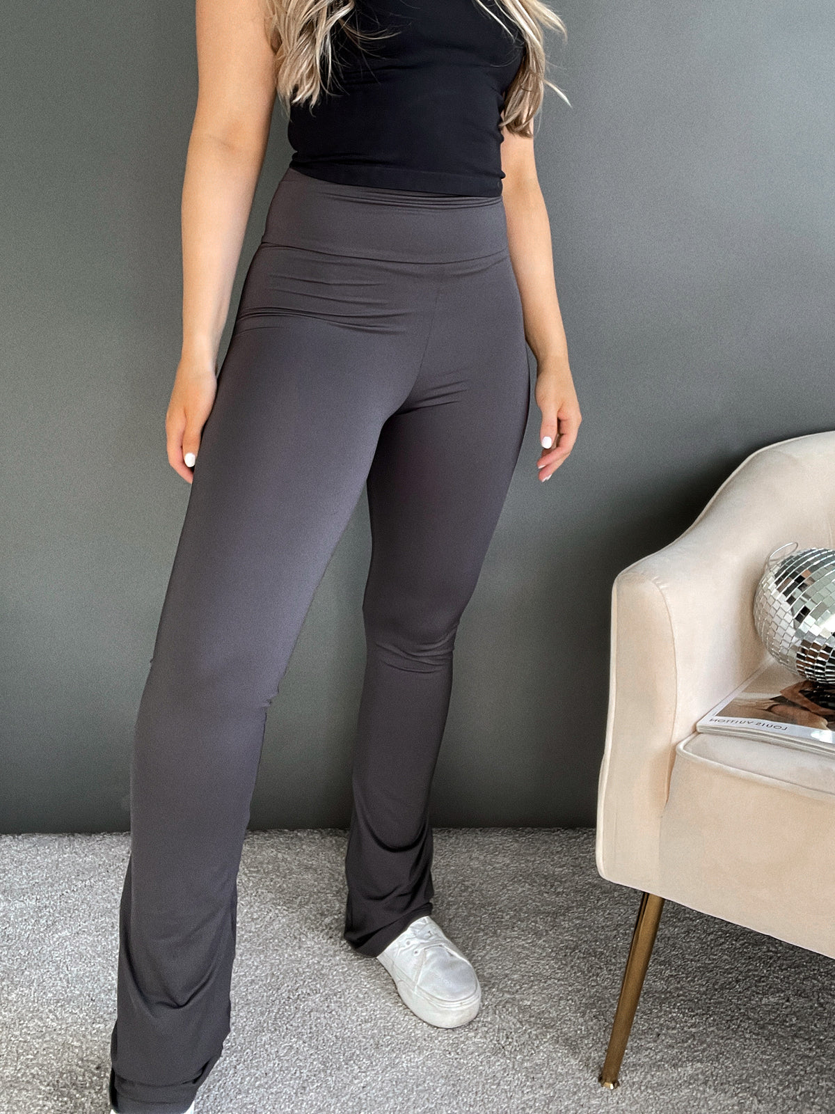 Cozy Pocketed Flare Leggings in Charcoal